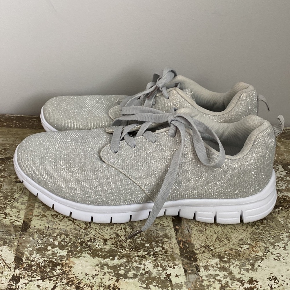 In Side Silver Sneakers